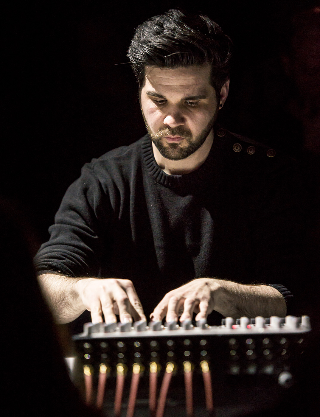 Manoli Moriaty performing with an electronic music controller during an acousmatic diffusion